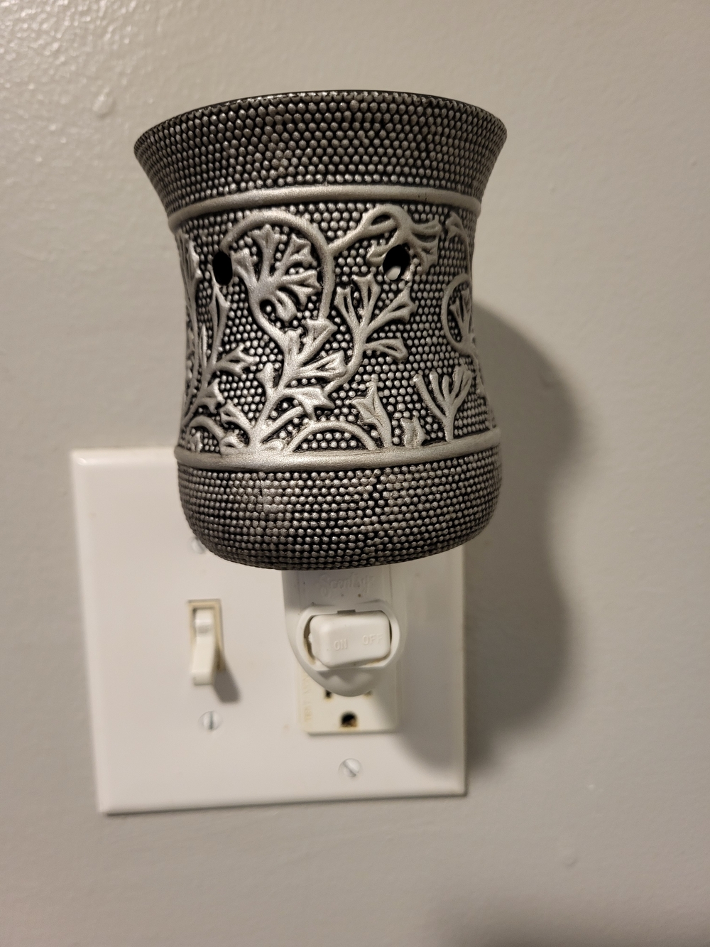 Scentsy Floral Plug-In Wax Warmer - Silver